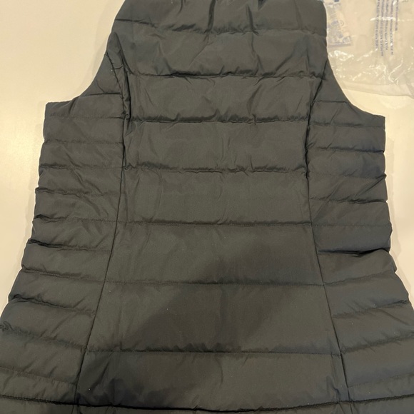 Two Lands End Down Puffer Vests in Black and Deep Sea Navy - Picture 5 of 9